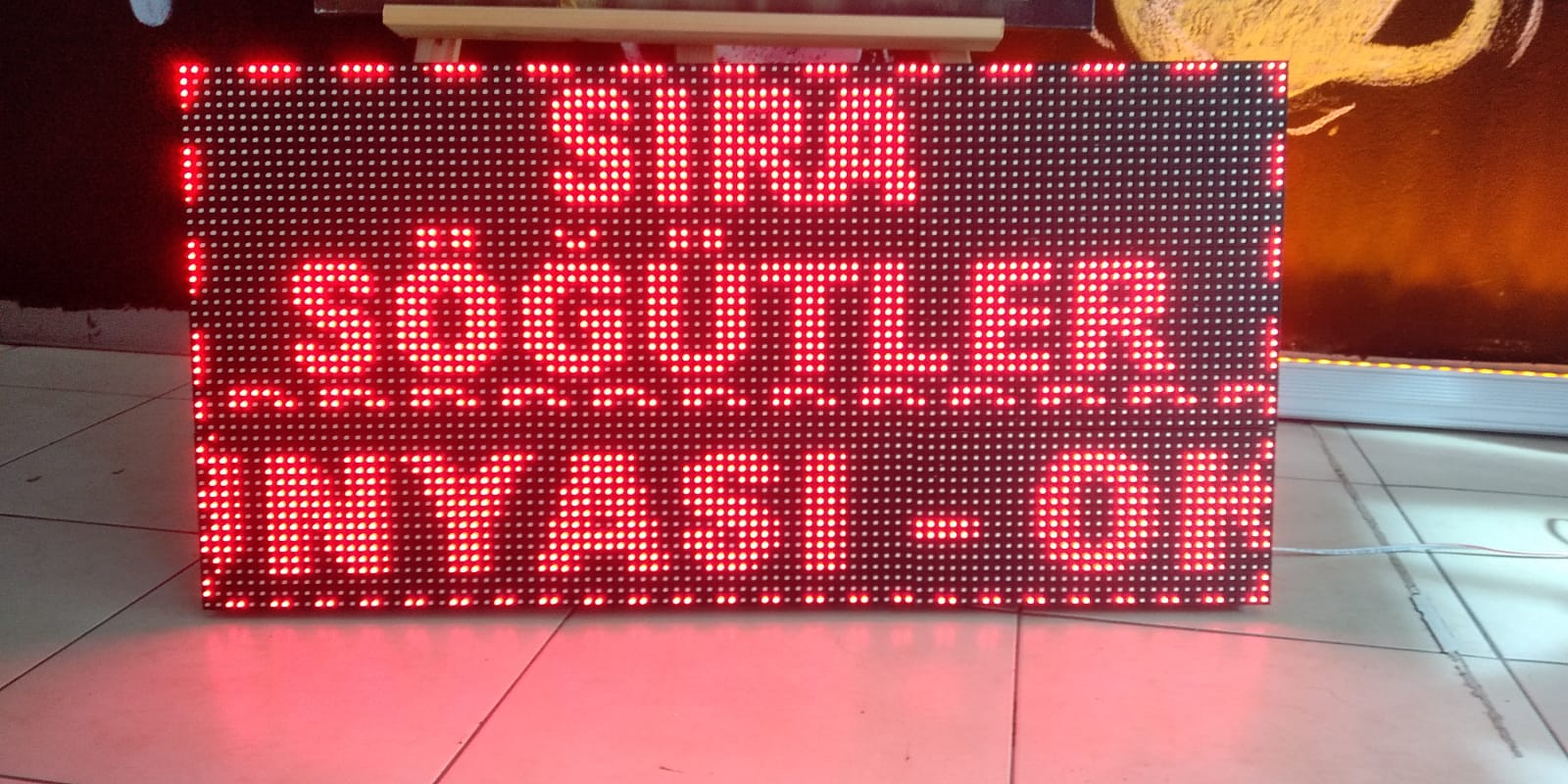 Kayan Yazı Tabelası