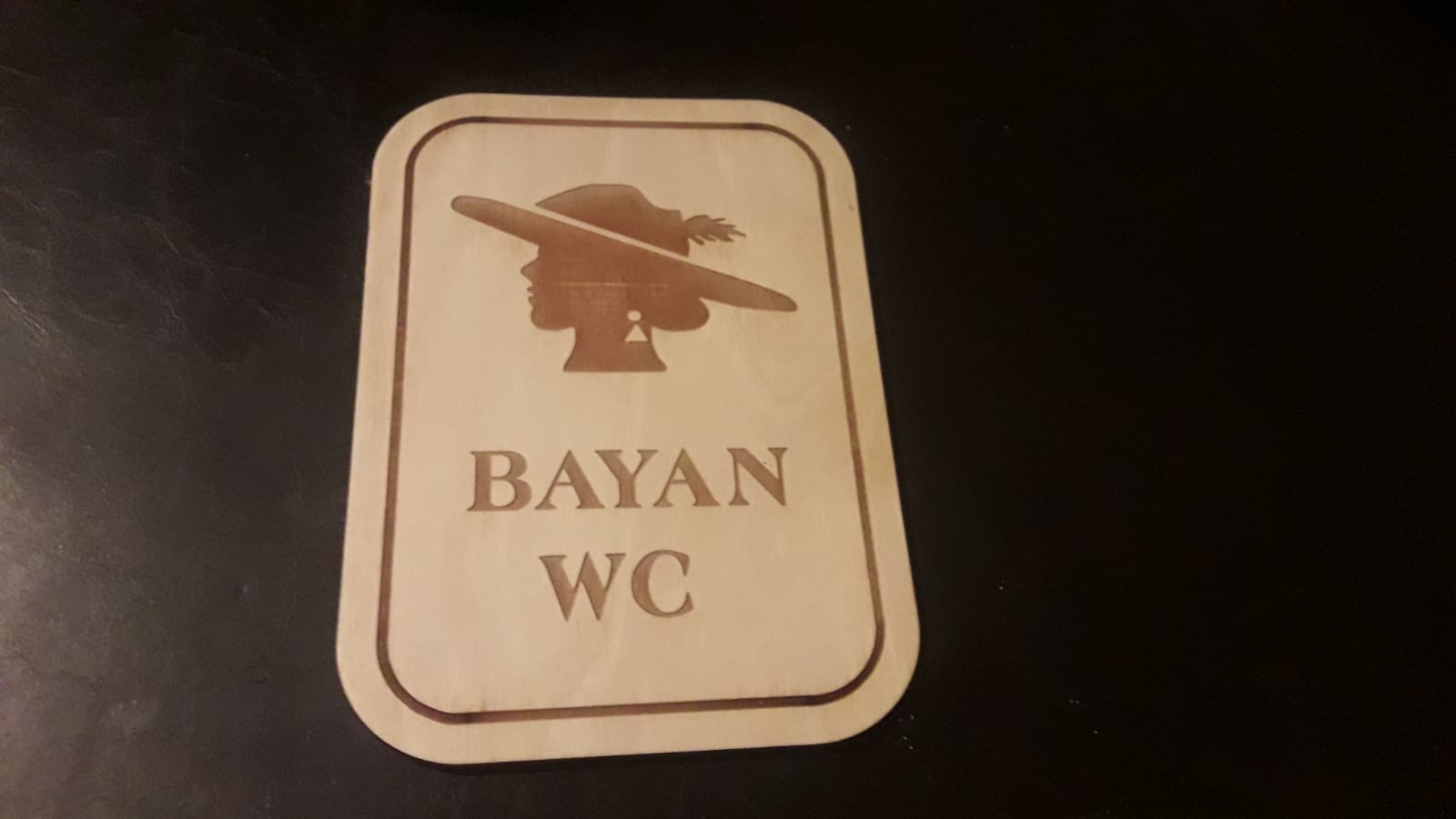 ahşap bayan wc tabelası
