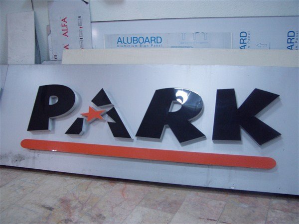 alüminyum zemin pleksi ışıklı kutu harf tabela