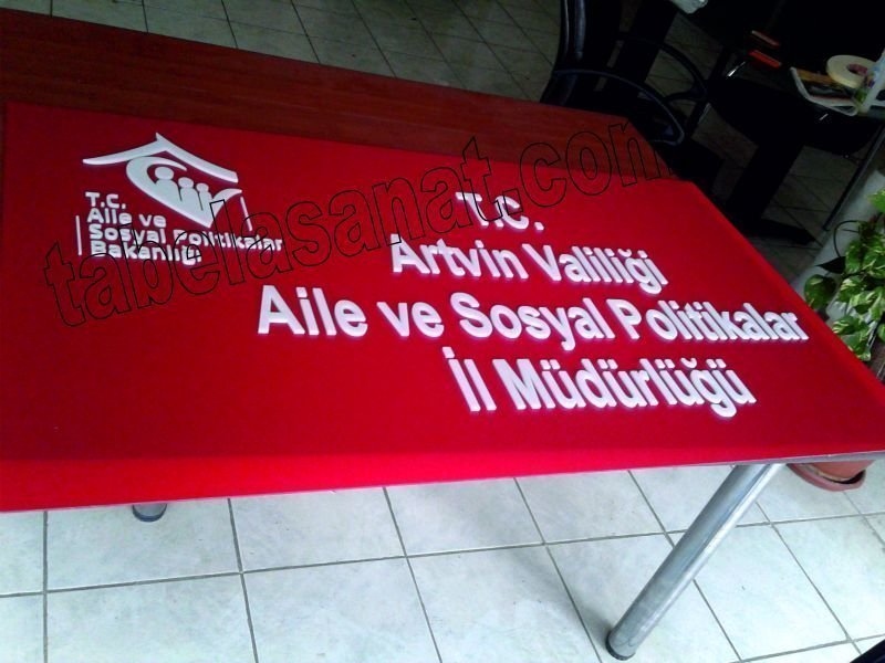 pleksi lazer kesim ışıklı tabela